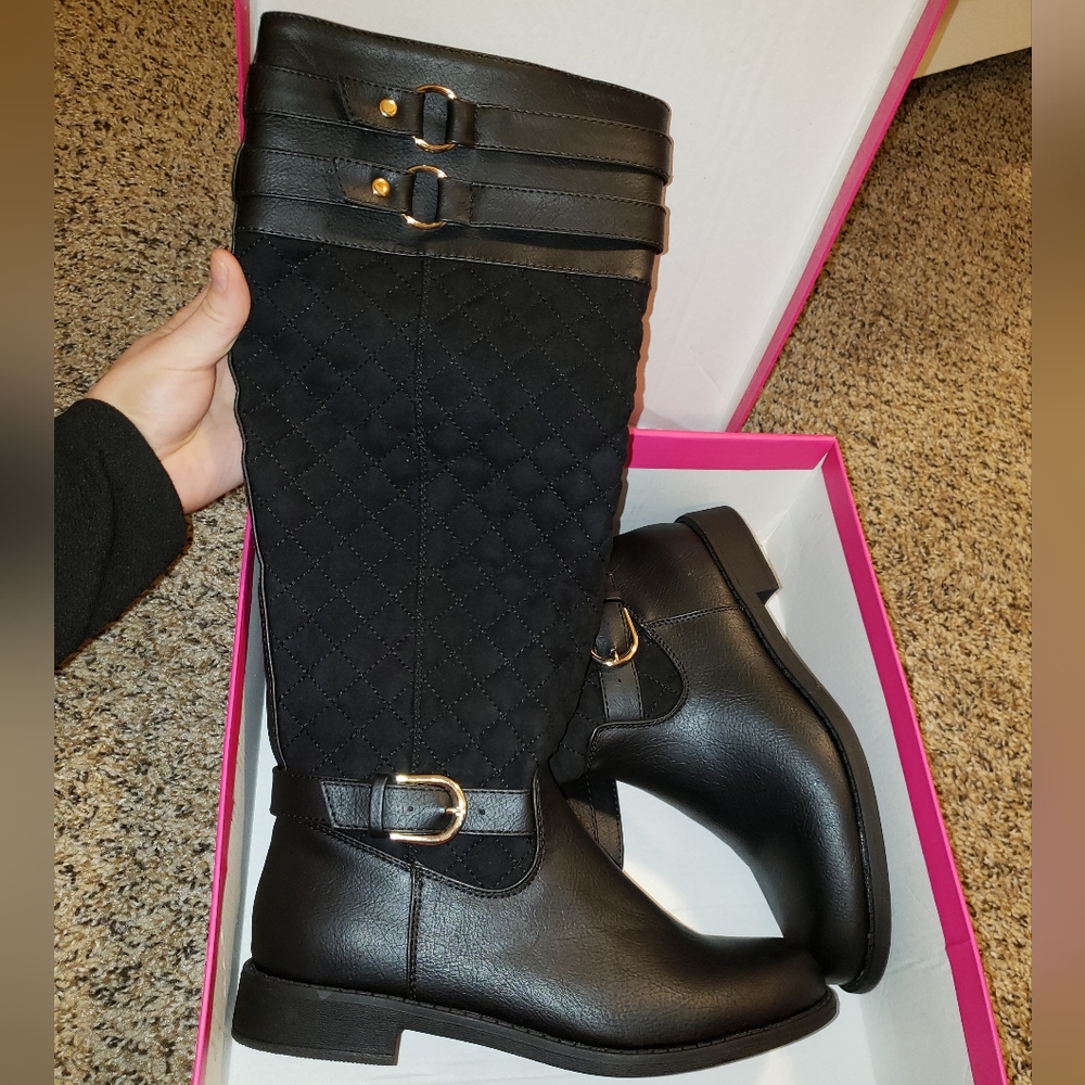 Shoe dazzle Women's black Cheyanne mixed material boot size 7